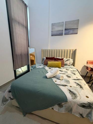 Stylish studio with pool