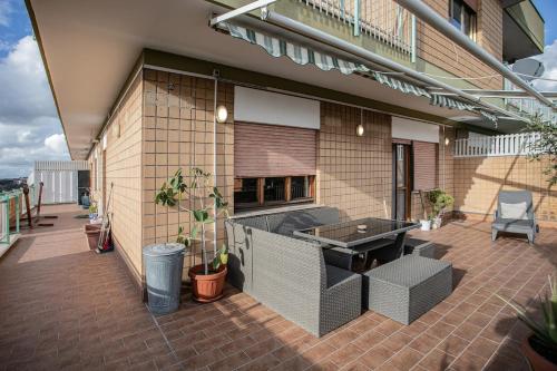 Bright three-room apartment near downtown