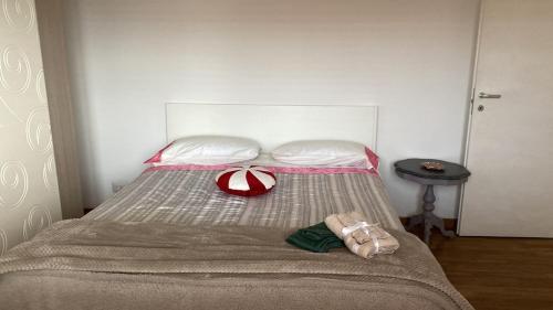 Bright three-room apartment near downtown