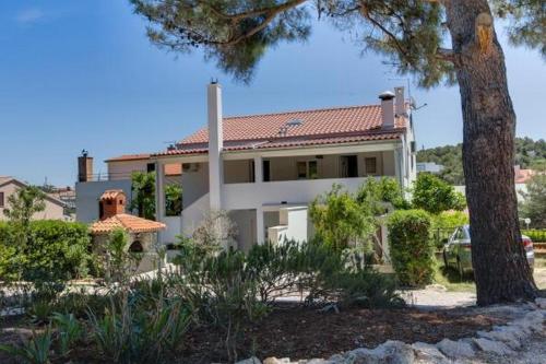 Apartments with parking space Losinj - 25007