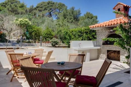 Apartments with parking space Losinj - 25007
