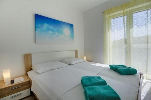 Apartments with parking space Losinj - 25007