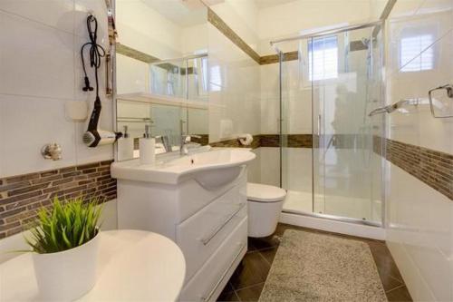Apartments with parking space Losinj - 25007