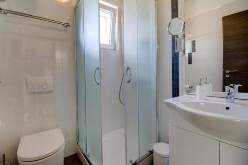 Apartments with parking space Losinj - 25007
