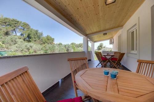 Apartments with parking space Losinj - 25007