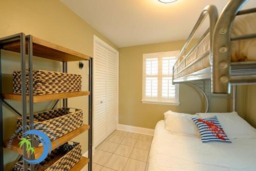 a bedroom with a bunk bed next to a bunk bed gmaxwell gmaxwell gmaxwell at Windy Hill Villa 3 - Beach Charm in Myrtle Beach