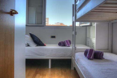 Barcelona Olympic Apartmentにある二段ベッド