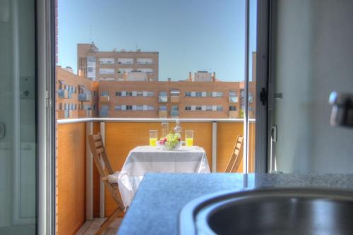 Barcelona Olympic Apartment 발코니 또는 테라스