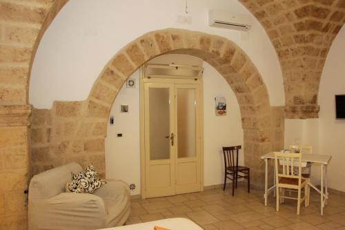 a living room with an archway and a table at Virginia B&B in Monopoli