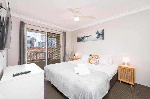 a bedroom with two beds and a window at Surfers Tradewinds in Gold Coast