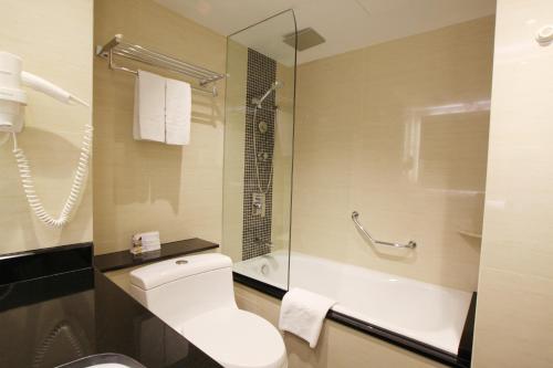 Ванна кімната в Prudential Hotel