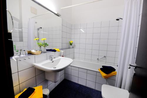 Koupelna v ubytování Hotel Goldener Adler