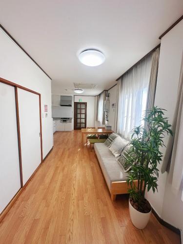 LUMI HOUSE 501,8 minutes to Namba 4 minutes walk to the station self check in
