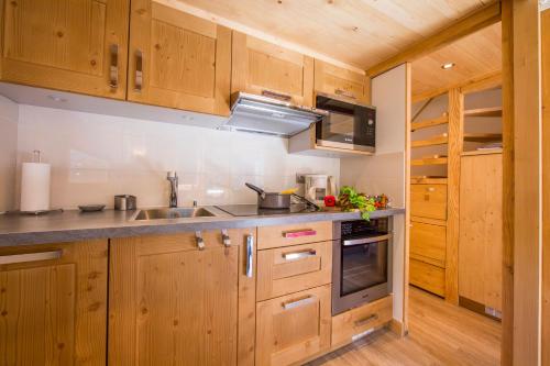 Grand Roc B121 from Slopes 260m, View & Parking - Happy Rentals