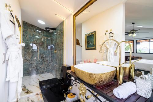 a bathroom with a large sink and a shower at Örök Landscape Hotel in Rionegro