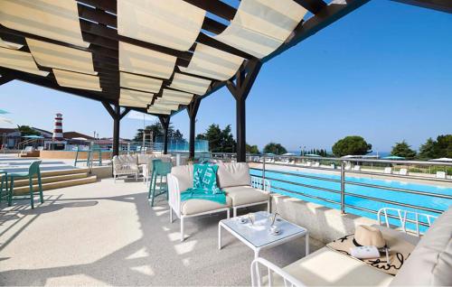 Stunning Stacaravan In Umag