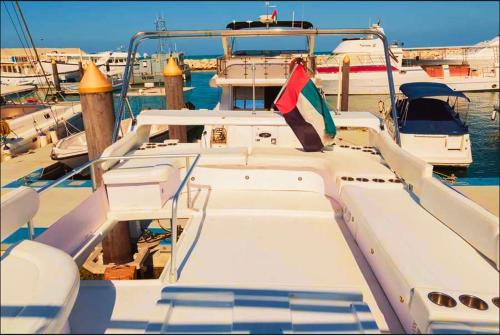 Foto de la galeria de luxury yachts a Dubai