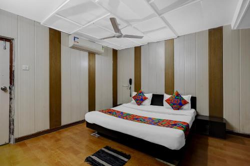 a large bed in a room with a ceiling at FabHotel Aavkar in Sātej