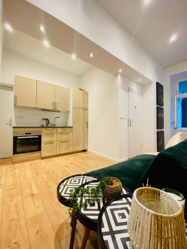 Ottakring Gem Shared 4BR Retreat Breathtaking City Views