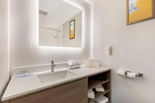 a bathroom with a sink and a mirror at Comfort Inn Ballard-Roosevelt in Roosevelt