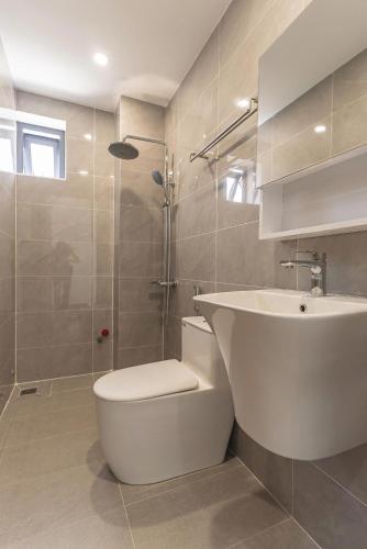 a bathroom with a toilet and a sink and a shower at Tidal Mist Homestay in Long Hai