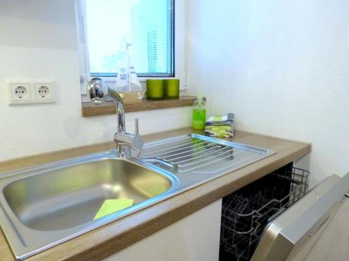 a sink in a kitchen with a window at Ferienwohnung Seenlandwinkel in Wackersdorf