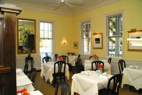 Restaurant o un lloc per menjar a Rhett House