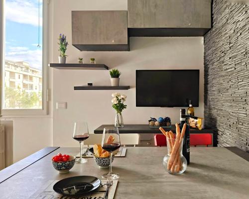 Simona and Luca's House - Bright and Unique Two-Room Apartment