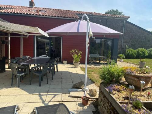 Spacieuse Maison à Pouzauges - Accueille 14 Personnes