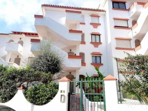 Torremolinos: Quiet 1bedroom with pool & sea views