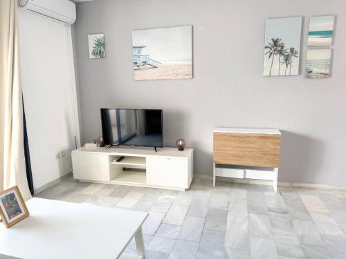 Torremolinos: Quiet 1bedroom with pool & sea views