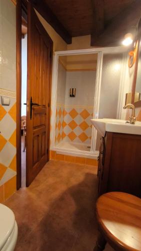 a bathroom with a toilet and a sink at Casa Mola in Forcall