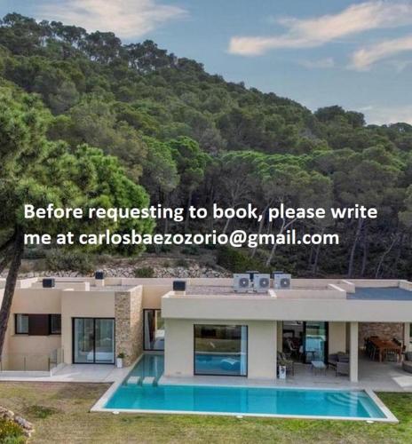 Stunning property with nice pool