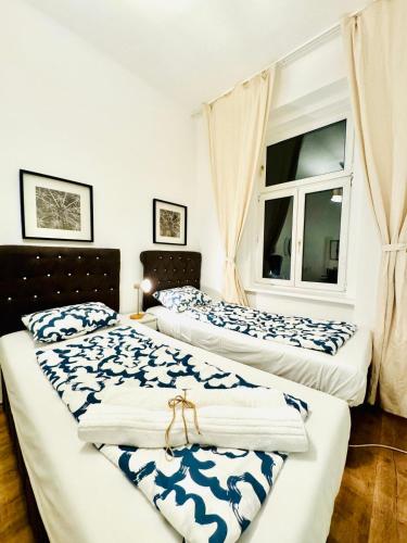 Spacious Private Rooms in 5BR Apartment for 10 Near Kaufpark Alterlaa