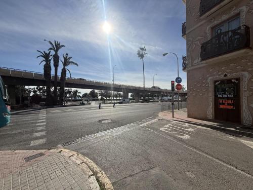 Apartamento 3 habitaciones junto a Playa Postiguet con terraza by Turihome