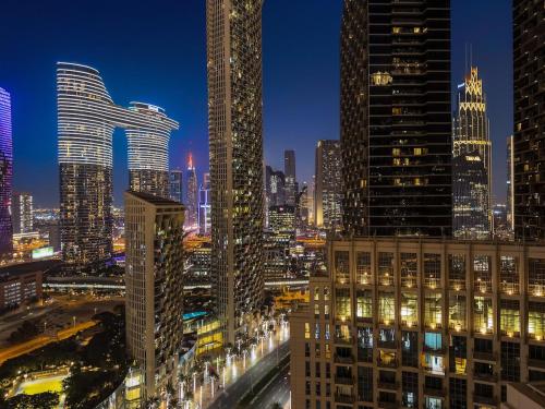 FIRST CLASS 3BR Prime Downtown City Lights