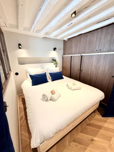 Luxury Apartment - Heart of Le Marais with balcony