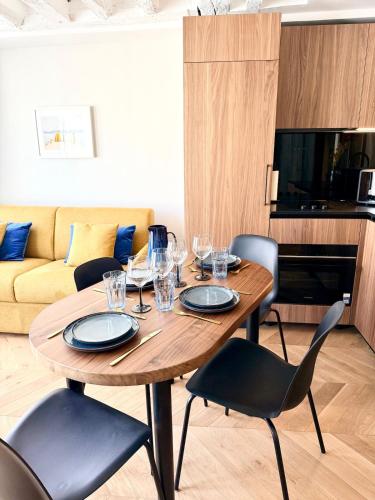 Luxury Apartment - Heart of Le Marais with balcony