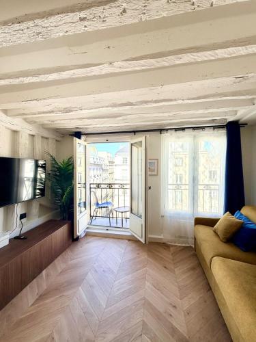 Luxury Apartment - Heart of Le Marais with balcony
