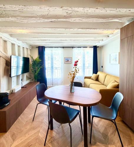 Luxury Apartment - Heart of Le Marais with balcony
