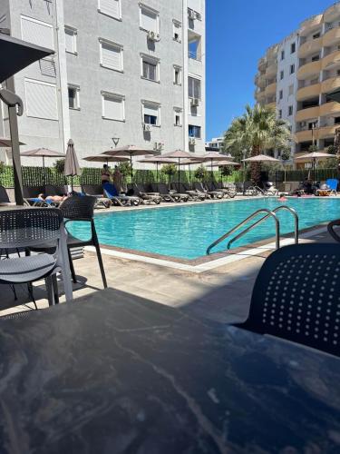 Piscina de la sau aproape de Golem Living