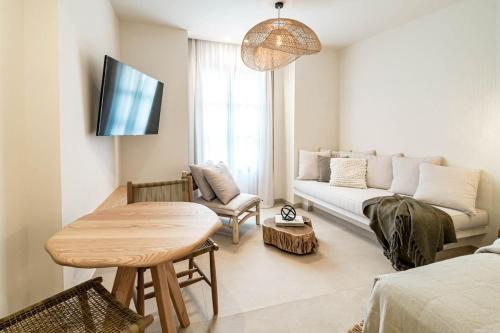Seaclub Suites Complex Listings