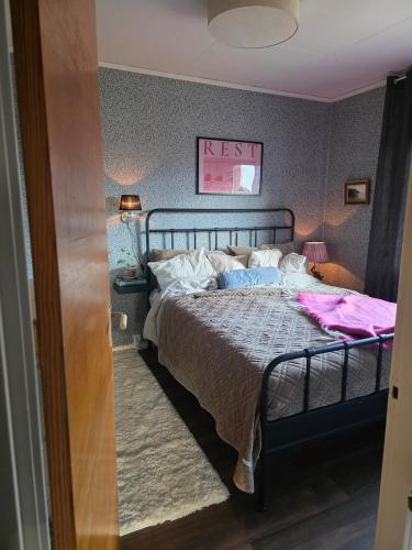 a bedroom with a bed in a room at Stora Tegelhuset in Borlänge