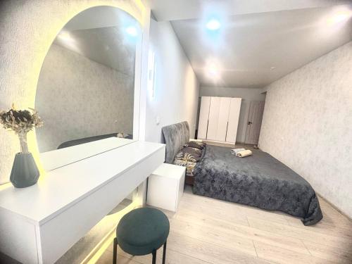 Llit o llits en una habitació de Tidy home