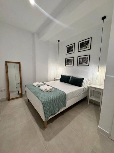 Cabanyal Beach Romantic Suite by Virkin Suites