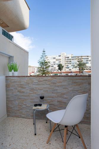 Aloha 6 - 2-Bedroom Apartment for 4 with Pool, Balcony and AC
