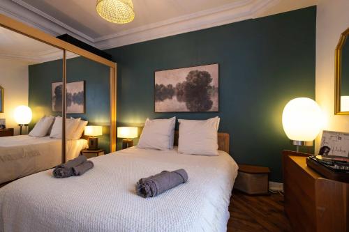Charming Flat Sacre Coeur