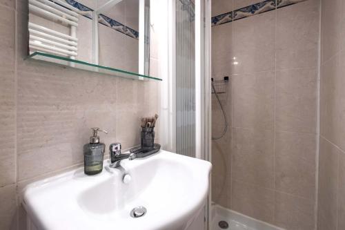 Charming Flat Sacre Coeur