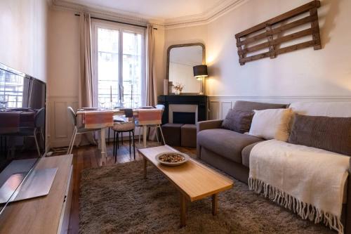Charming Flat Sacre Coeur
