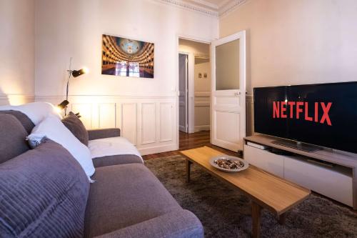 Charming Flat Sacre Coeur